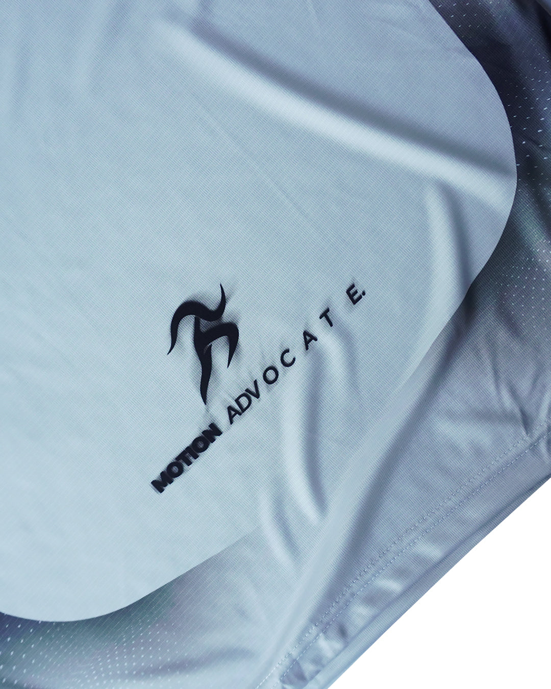SIMMY EVRYDAY lightweight breathable running jersey in light blue with Motion Advocate logo detail